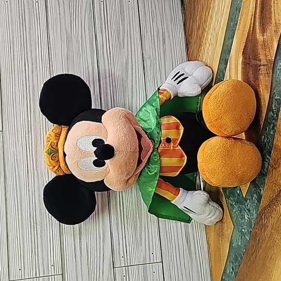 Disney's Mickey Mouse "The Pumpkin King" 12" Plush - Hallmark Exclusive - Picture 8 of 8